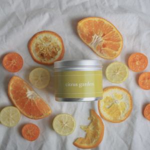 The citrus garden smells like a blend of lemon, tangerine, bergamot and orange zest essential oils in different proportions while complementing each other to give a citrusy scent.